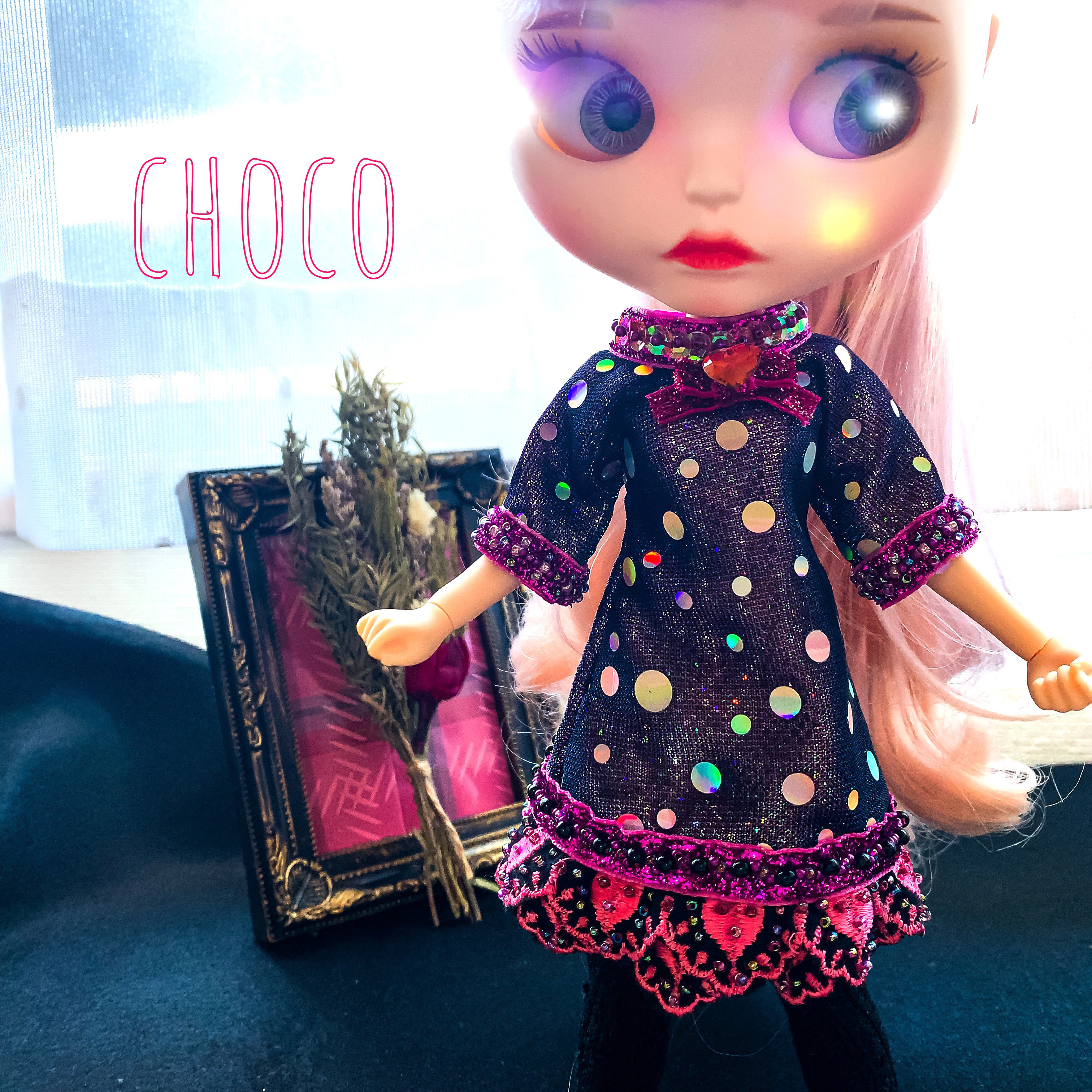 キラキラダークのピンクドールドレス　ネオブライスサイズ　アウトフィット　洋服　総手縫い　人形用　国内送料無料