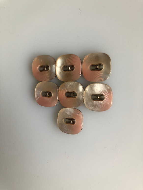 アンティーク ボタン 7個　ビンテージ 昭和 レトロ 個性的 ハンドメイド素材 日本製 ポップ アクセ ピンク 2枚目の画像