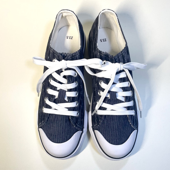 軟底燈芯絨運動鞋（灰×黑雨紋）22.5cm〜24.5cm 第3張的照片