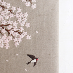 手刺繍のブックカバー『桜とツバメ』 3枚目の画像