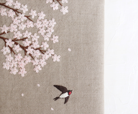 手刺繍のブックカバー『桜とツバメ』 3枚目の画像