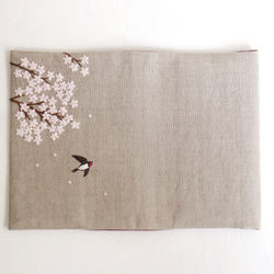 手刺繍のブックカバー『桜とツバメ』 4枚目の画像