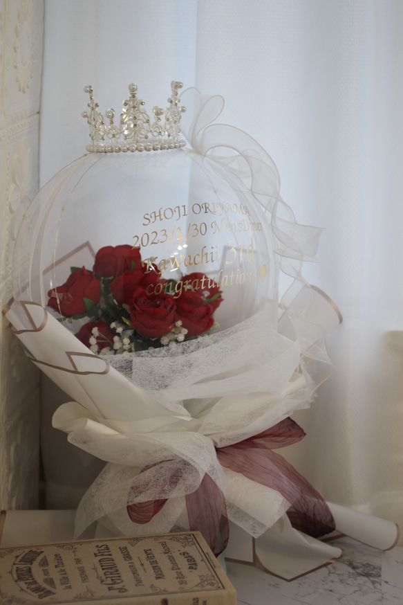 真紅の薔薇と清楚なかすみ草　王冠バルーンフラワー　イルミネーション 5枚目の画像