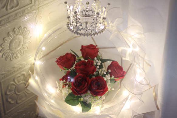 真紅の薔薇と清楚なかすみ草　王冠バルーンフラワー　イルミネーション 2枚目の画像