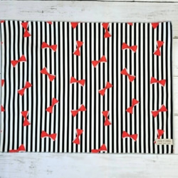 30×40 リボンストライプ柄(黒)のランチョンマット、ナフキン、ランチマット【入園・入学】給食、女の子 2枚目の画像