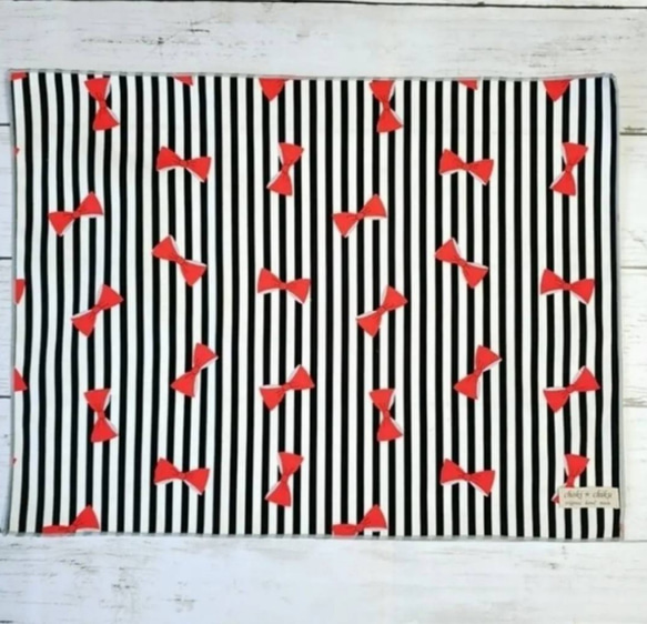 30×40 リボンストライプ柄(黒)のランチョンマット、ナフキン、ランチマット【入園・入学】給食、女の子 2枚目の画像