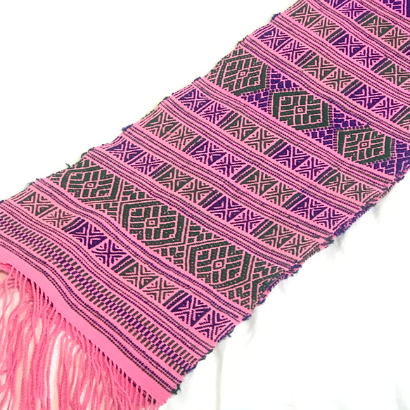 ♡ブータン女性の手織り♡高品質の手織りネックスカーフショール♡テーブルランナー♡ピンク 1枚目の画像