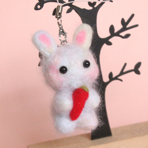 C様 うさぎさん 羊毛フェルトストラップ