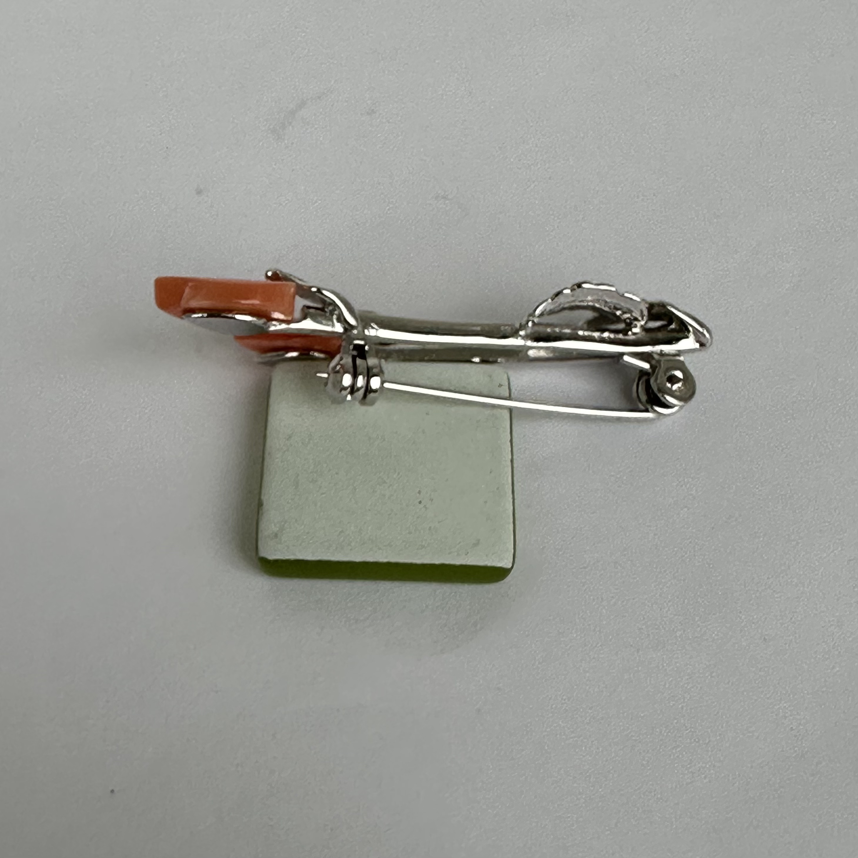 ボタニカルデザイン　珊瑚ブローチ　R50129Y3