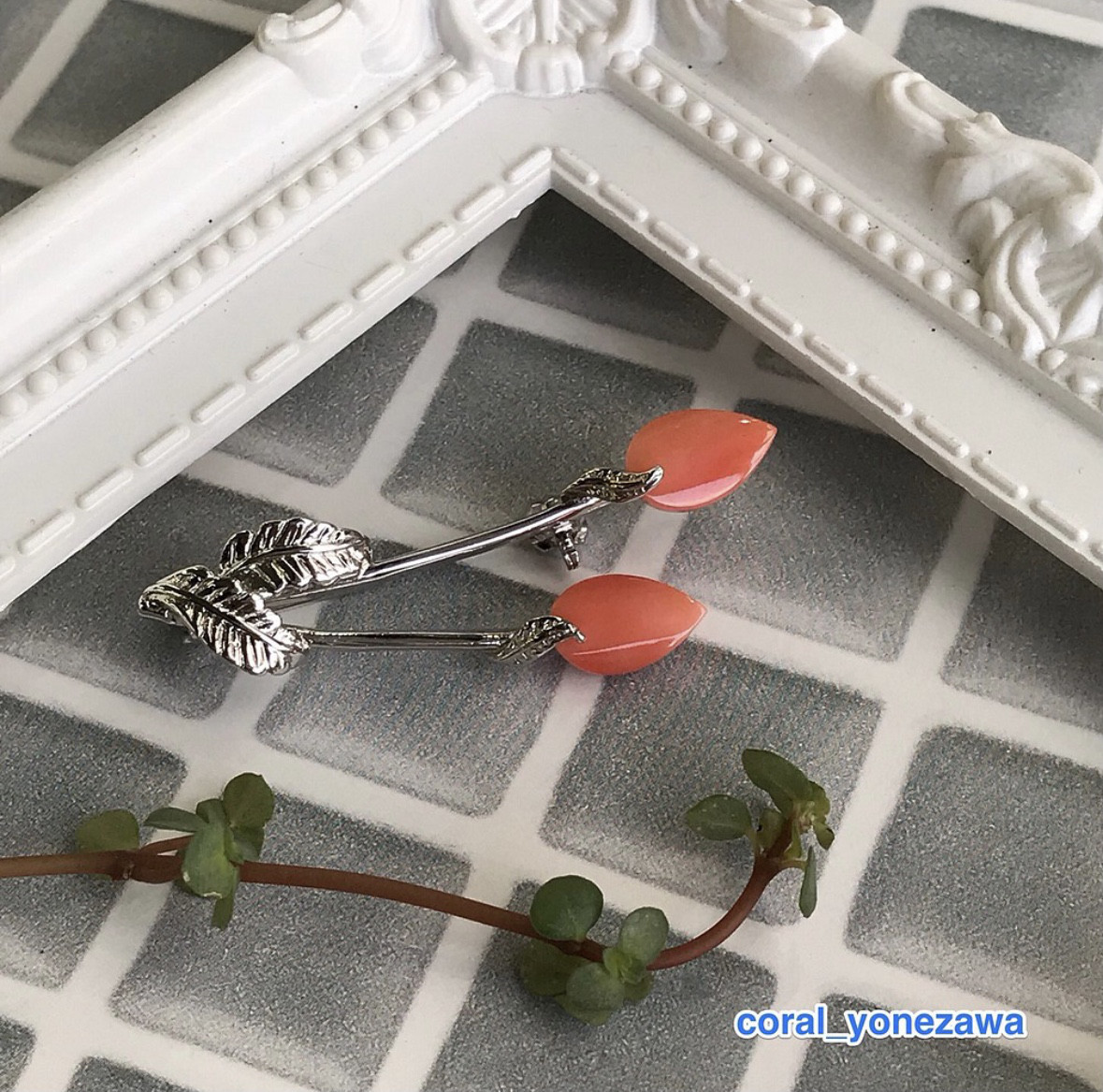ボタニカルデザイン　珊瑚ブローチ　R50129Y3