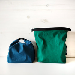 お弁当袋*ランチバッグ　11号帆布くすんだ青＆くすんだ緑×ボーダー　2サイズ　バックルタイプ 1枚目の画像