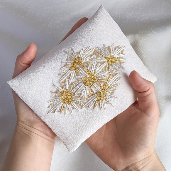 【天然染色日本刺繍】 真綿カイロ (サシェ)   “黄金菱模様(こがねひしもよう)” 9枚目の画像