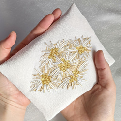 【天然染色日本刺繍】 真綿カイロ (サシェ)   “黄金菱模様(こがねひしもよう)” 2枚目の画像