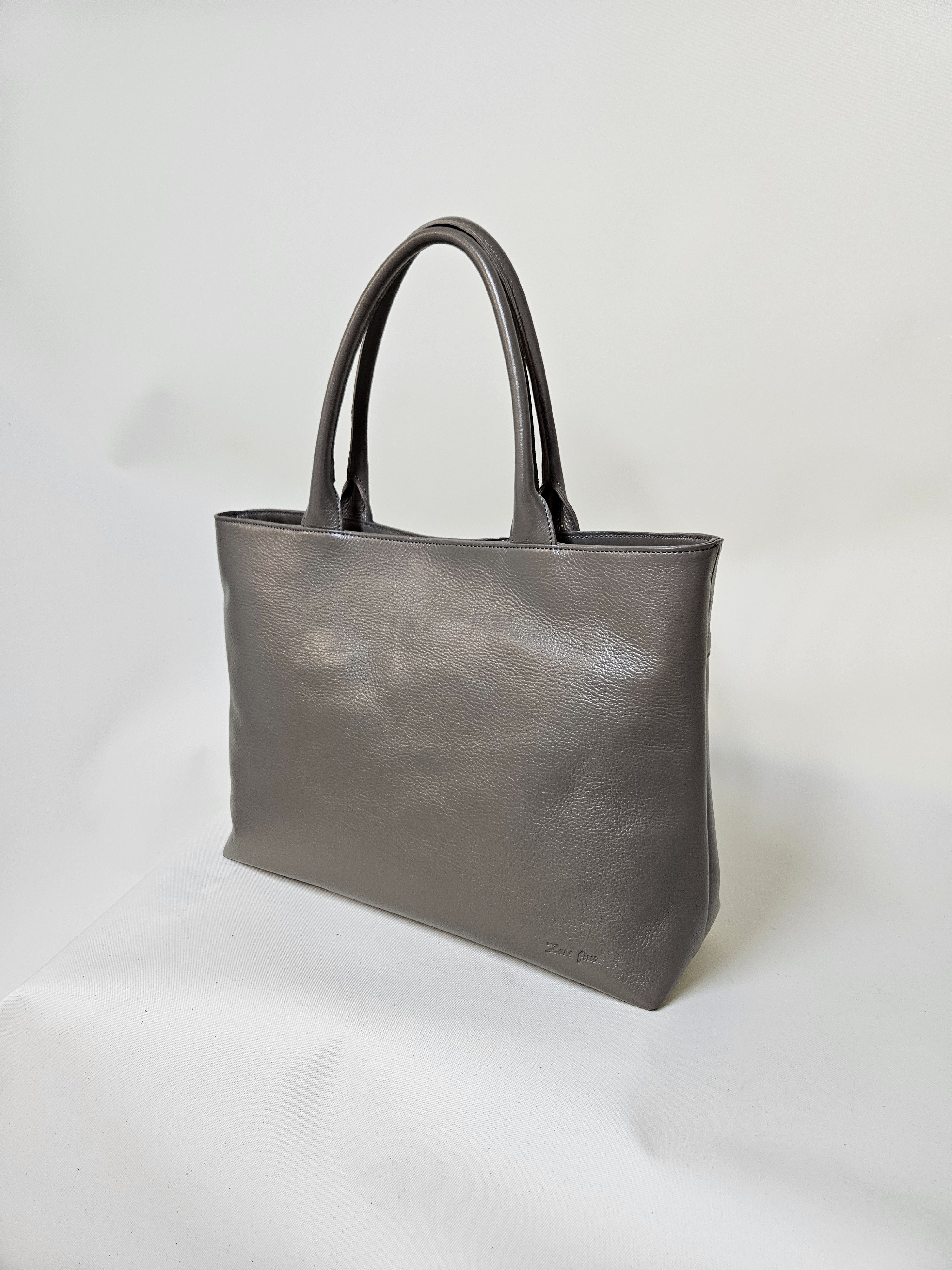 日本製Zess fino 　通勤通学に使い易さを重視したユニセックスのビジネストートバッグ