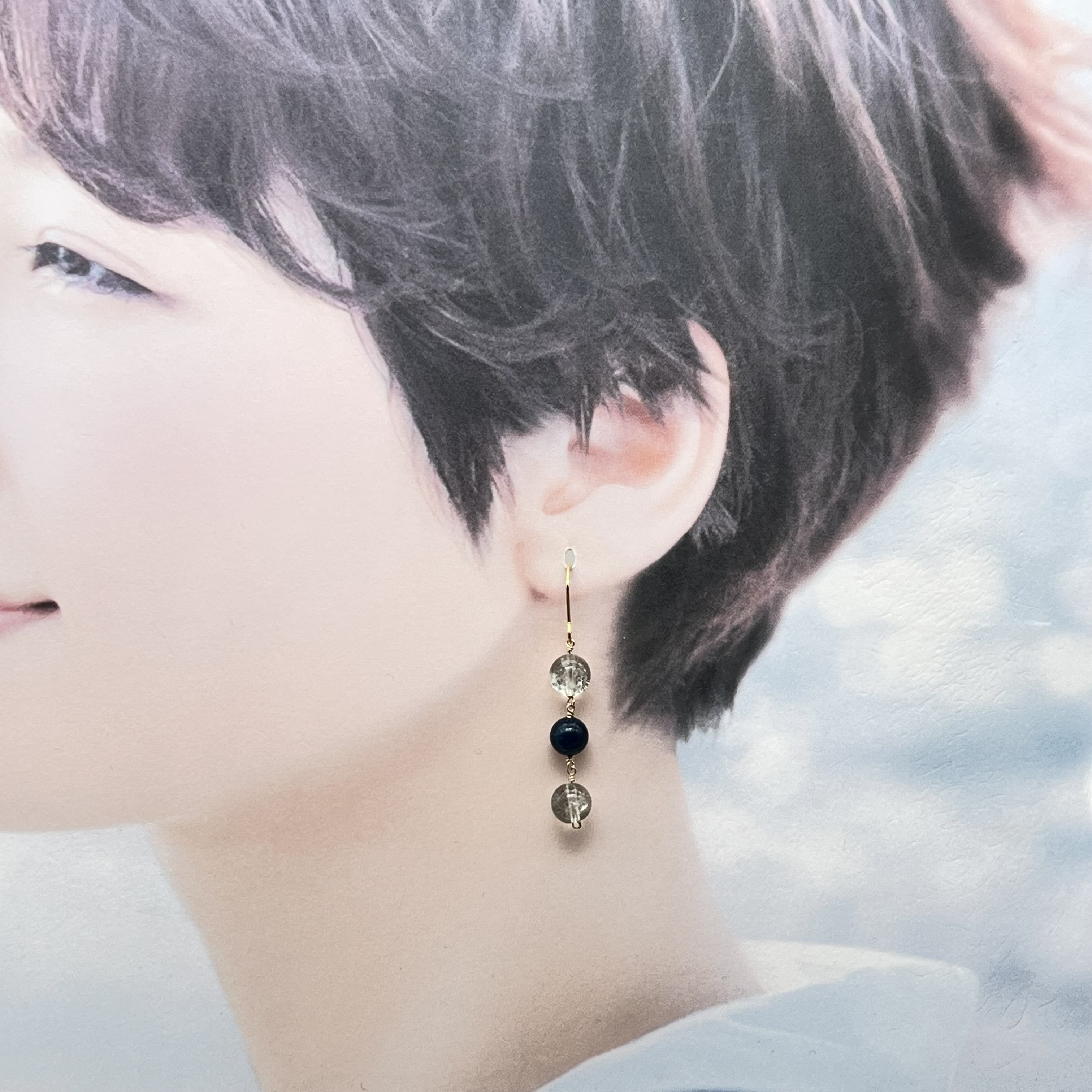 ブルーハックマナイト と オリゴクレース のストレートラインピアス 高品質 ミックスカラー　#晴れやかブルーの作品