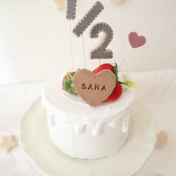 人気♡いちごのミニクレイケーキ☆ハーフバースデー　誕生日　手持ちケーキ　誕生日ケーキ　自宅撮影　1歳以外でも承ってます♪ 2枚目の画像