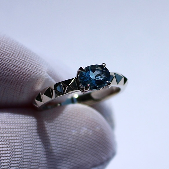 Pyramid Stud Aquamarine Ring / K10, K18, PT900 6枚目の画像