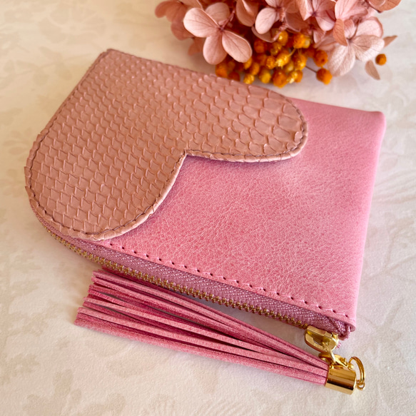 ミニ財布 　コンパクト　 L字ファスナー　♡ ハート ポケット ♡ イタリアンレザー & パイソン　桜カラー 2枚目の画像