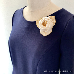 【くすみピンク】ばらのコサージュ/ブローチ/薔薇/くすみピンク×金/オートクチュール刺繍/パール/[23PK01P] 13枚目の画像