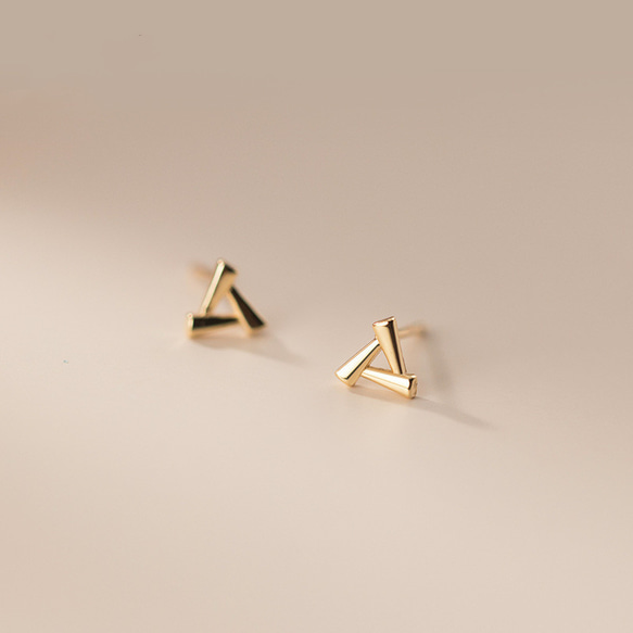 S925純銀製 シンプル 三角 小さい 小ぶり K18 ミニピアス/ノンホール セカンドピアス 軟骨ピアス 金アレ対応 1枚目の画像