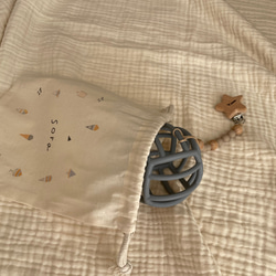 出産祝い名入り巾着・ベビーボール・シリコン食器スプーン・おしゃぶりホルダー・男の子・女の子　アイス　ブルー 6枚目の画像