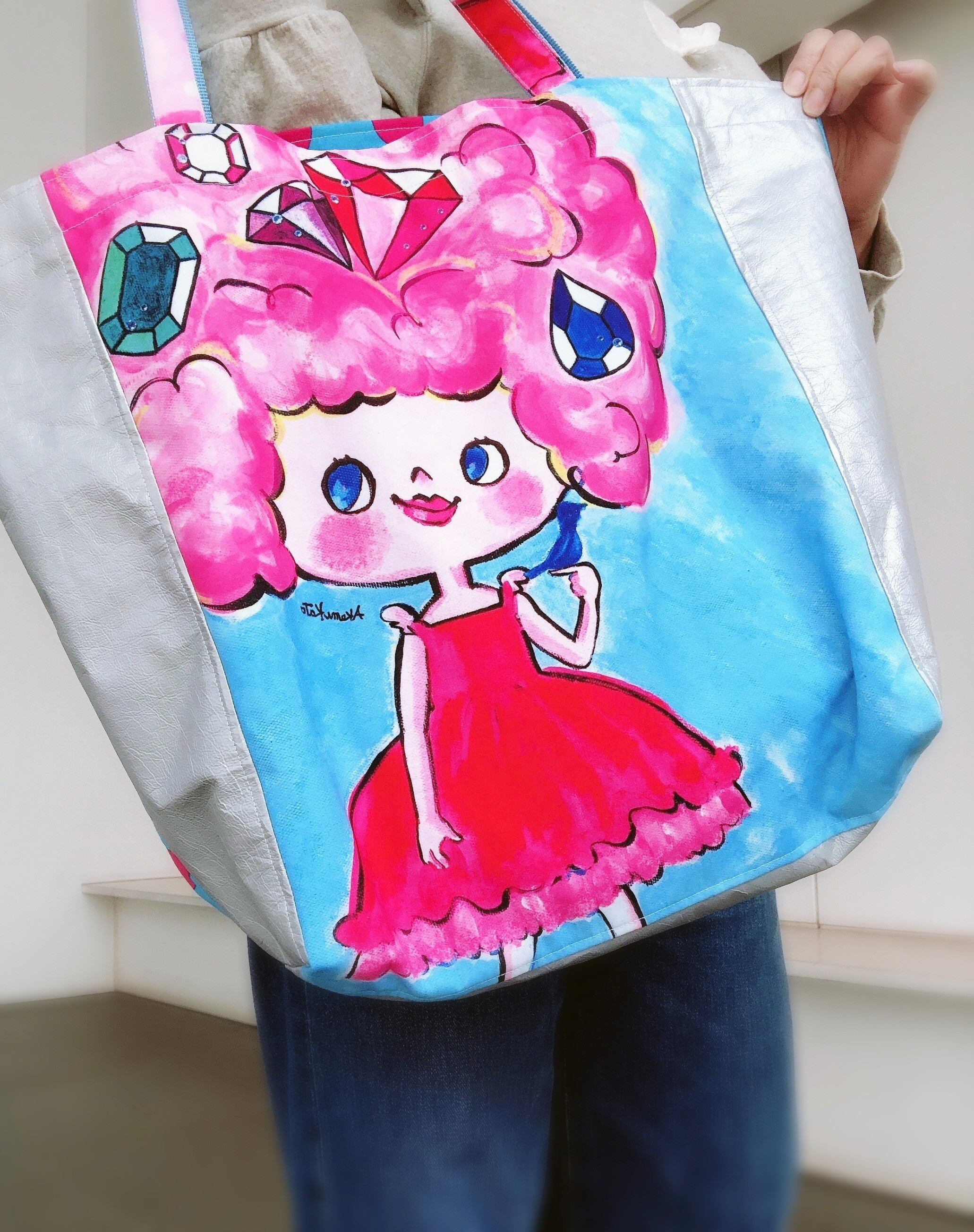 ブルーのgirlちゃんビッグトートバッグ・革とオリジナルプリント生地で個性が弾ける大きいバッグ（受注生産）
