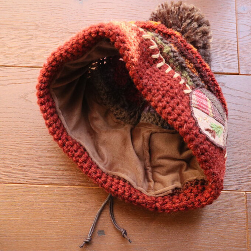 ヒッピーニット帽子＊ポンポン＊木パッチワーク＊赤茶 ニット帽