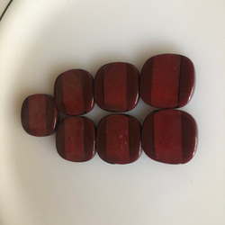 アンティーク ボタン 7個　ビンテージ 昭和 レトロ 個性的 ハンドメイド素材 日本製 ポップ アクセ 赤　レッド 2枚目の画像