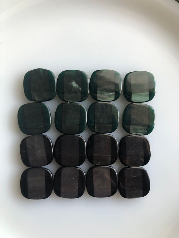 アンティーク ボタン 8個　ビンテージ 昭和 レトロ 個性的 ハンドメイド素材 日本製 ポップ アクセ グリーン　黒 4枚目の画像