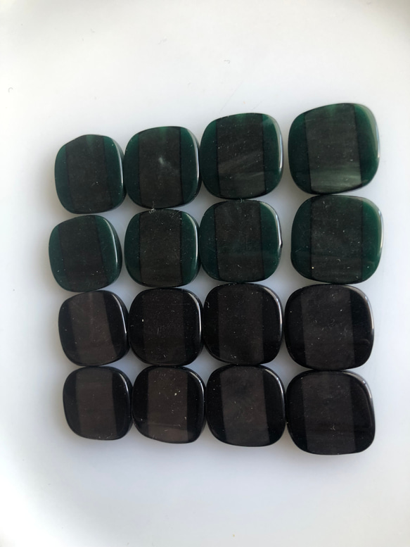 アンティーク ボタン 8個　ビンテージ 昭和 レトロ 個性的 ハンドメイド素材 日本製 ポップ アクセ グリーン　黒 5枚目の画像