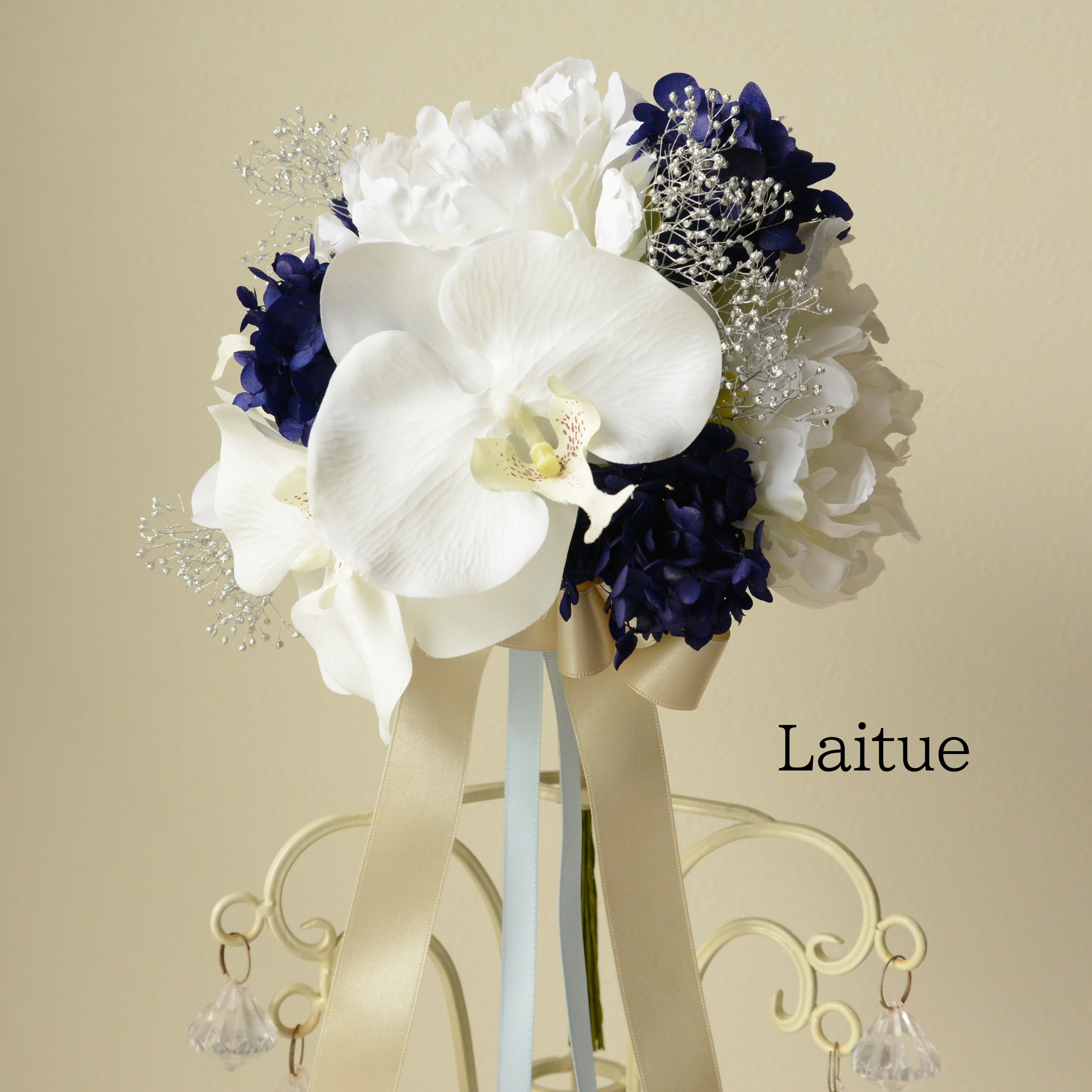 【サムシングブルー】胡蝶蘭とシャクヤクと紫陽花のかわいいクラッチブーケ◇結婚式◇ウェディングブーケ◇ウェディング◇胡蝶蘭