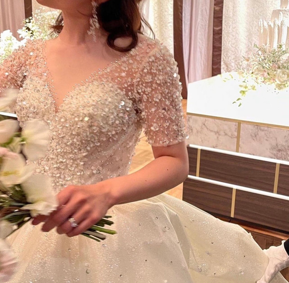 韓国風　ウェディングドレス　大人のウェディング　韓国ウェディングドレス　キラキラ　ウェディングドレス 2枚目の画像