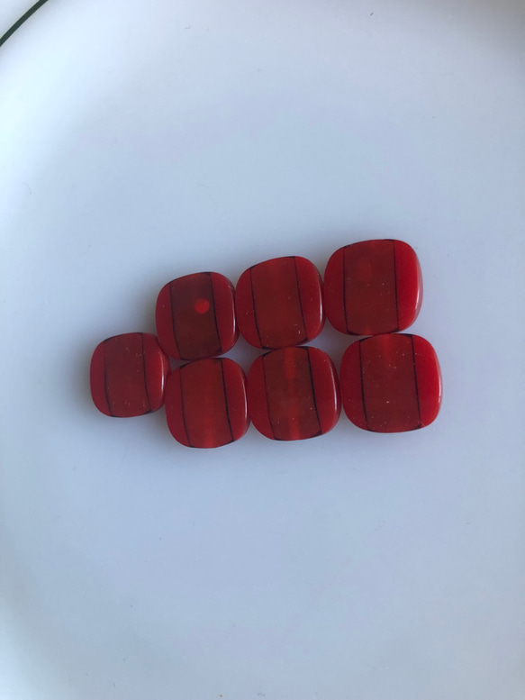 アンティーク ボタン 7個　ビンテージ 昭和 レトロ 個性的 ハンドメイド素材 日本製 ポップ アクセ レッド　赤 2枚目の画像