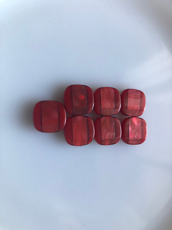 アンティーク ボタン 7個　ビンテージ 昭和 レトロ 個性的 ハンドメイド素材 日本製 ポップ アクセ レッド　赤 3枚目の画像