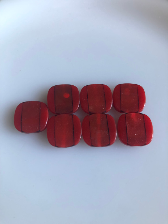 アンティーク ボタン 7個　ビンテージ 昭和 レトロ 個性的 ハンドメイド素材 日本製 ポップ アクセ レッド　赤 4枚目の画像