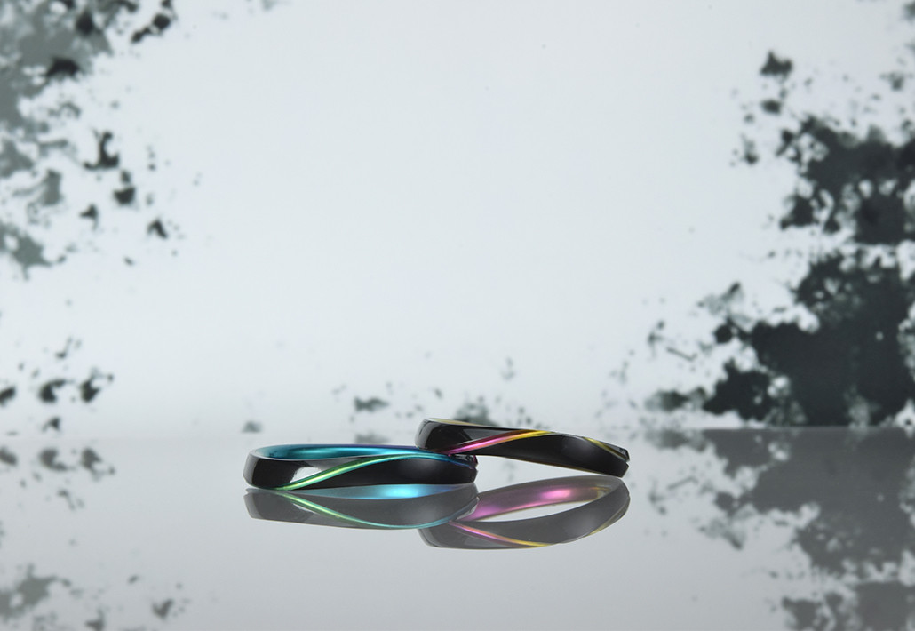 金属アレル対応結婚指輪｜ブラックジルコニウム｜エターナル　＜オーロラグリーン＆ピンク＞MG-080-002