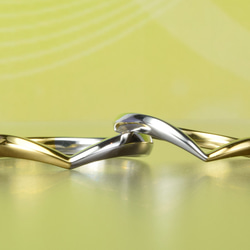 オリジナル結婚指輪（マリッジリング）指が長く見えるシリーズ　Vシェイプ/ハーフ　＜K18＆プラチナ＞　MG-096-00 2枚目の画像
