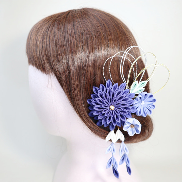 つまみ細工髪飾り 絹剣つまみダリアのクリップ 紺 成人式 七五三 卒業