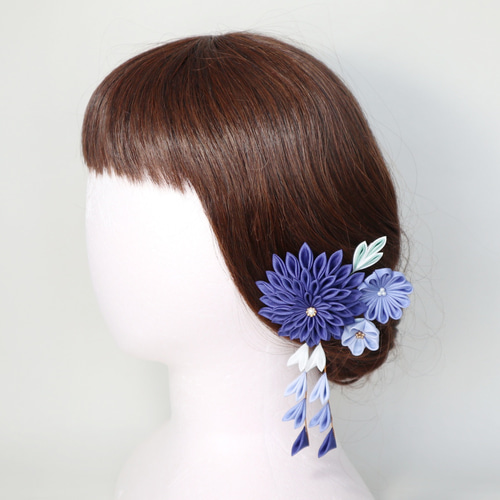【ちりめんダリアの髪飾り】つまみ細工のヘアアクセサリー　成人式　卒業式　七五三 つまみ細工髪飾り 絹剣つまみダリアのクリップ 紺 成人式 七五三 卒業