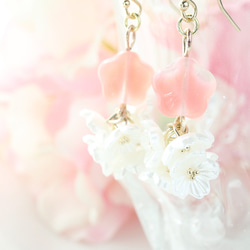 春 サクラピンクジェイドのピアスチャーム·͜· ︎︎ 桜2025 桜ピンクとチェコビーズの春ピアス（イヤリング） ピアス