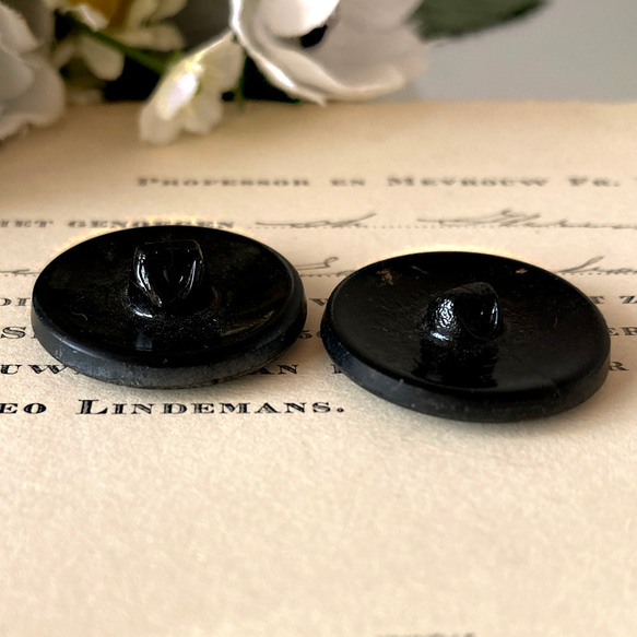 【送料無料】2個 1930s チェコ製 アンティーク ヴィンテージ 黒ガラスボタン 素材 [EY8425] 6枚目の画像