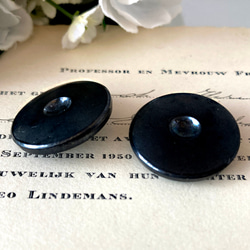 【送料無料】2個 1930s チェコ製 アンティーク ヴィンテージ 黒ガラスボタン 素材 [EY8425] 4枚目の画像