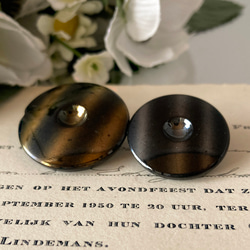【送料無料】2個 1930s チェコ製 アンティーク ヴィンテージ 黒ガラスボタン 素材 [EY8431] 3枚目の画像