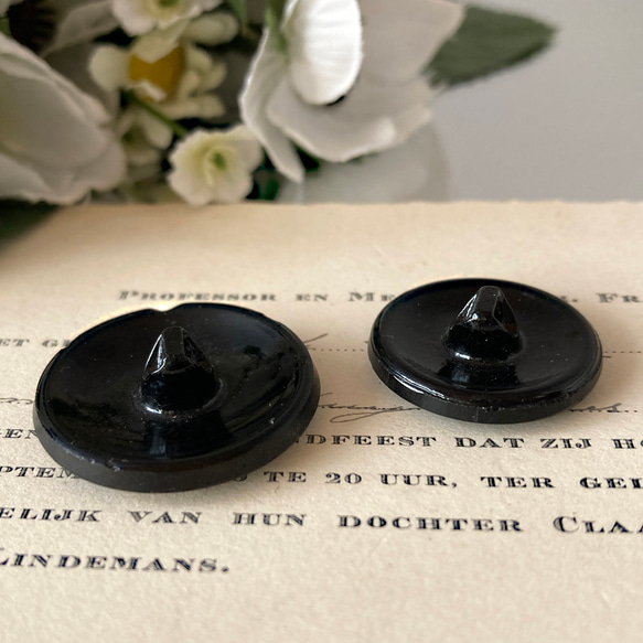 【送料無料】2個 1930s チェコ製 アンティーク ヴィンテージ 黒ガラスボタン 素材 [EY8431] 6枚目の画像