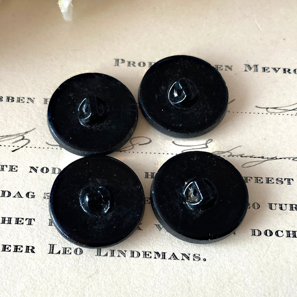 【送料無料】4個 1930s チェコ製 アンティーク ヴィンテージ 黒ガラスボタン 素材 [EY8429a] 4枚目の画像