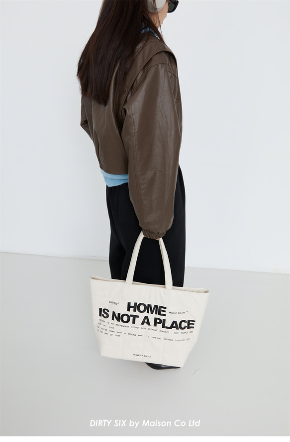 米白色 Home is not a place 印字絎縫夾棉大托特包 大容量購物袋 第11張的照片
