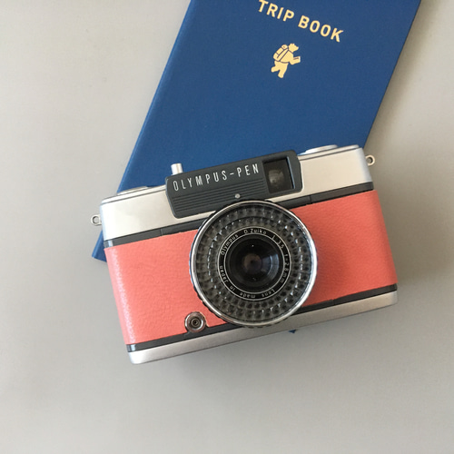 【完動品•革貼り替え】OLYMPUS PEN EE-2 ハーフサイズカメラ フィルムカメラと出会った カスタム編vol.1 PEN EE2/EE3革張替え