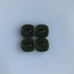 アンティーク ボタン 4個　ビンテージ 昭和 レトロ 個性的 ハンドメイド素材 日本製 ポップ アクセ グリーン　緑 1枚目の画像