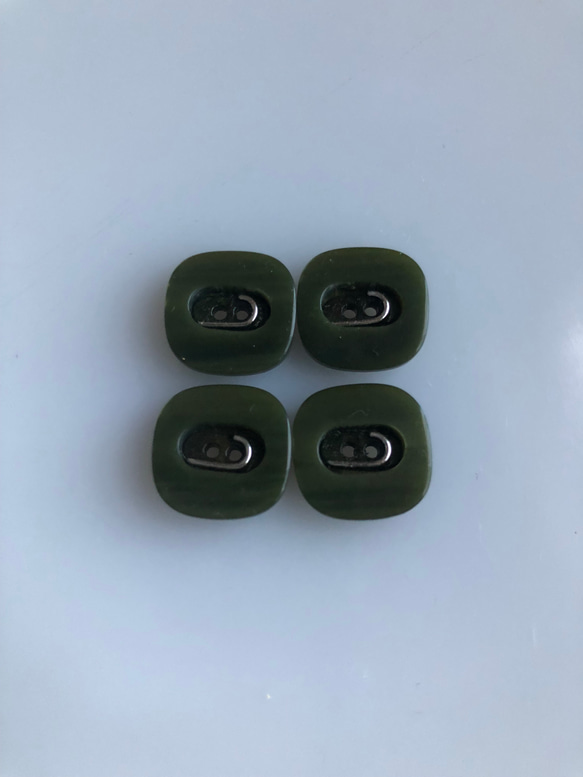 アンティーク ボタン 4個　ビンテージ 昭和 レトロ 個性的 ハンドメイド素材 日本製 ポップ アクセ グリーン　緑 4枚目の画像