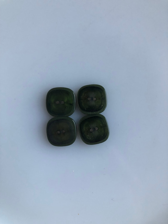 アンティーク ボタン 4個　ビンテージ 昭和 レトロ 個性的 ハンドメイド素材 日本製 ポップ アクセ グリーン　緑 5枚目の画像